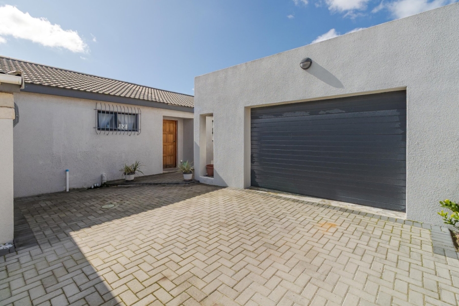 5 Bedroom Property for Sale in Loucharmante Western Cape